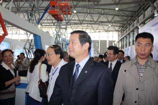 蘇滇攜手聚春城 雪梅南國喜迎賓 蘇滇攜手聚春城 雪梅南國喜迎賓